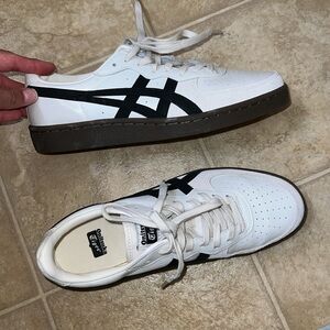 Onitsuka Tiger beige and black sz 8.5 women’s shoes, from Tokyo, Japan. Sold out